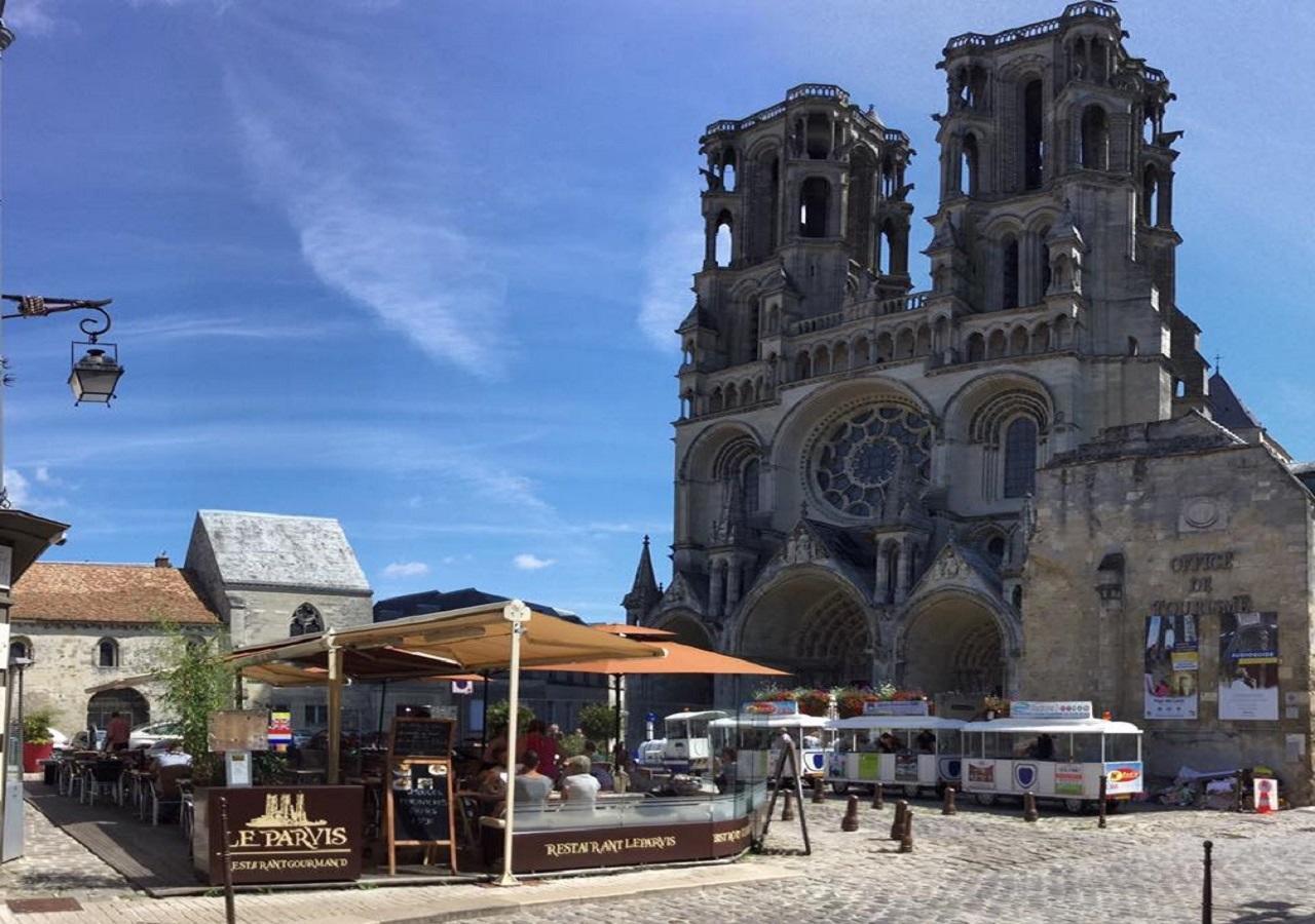 Logis du Parvis ***Face Cathédrale/in front of the Cathedral*** Bed and Breakfast Laon Exterior foto